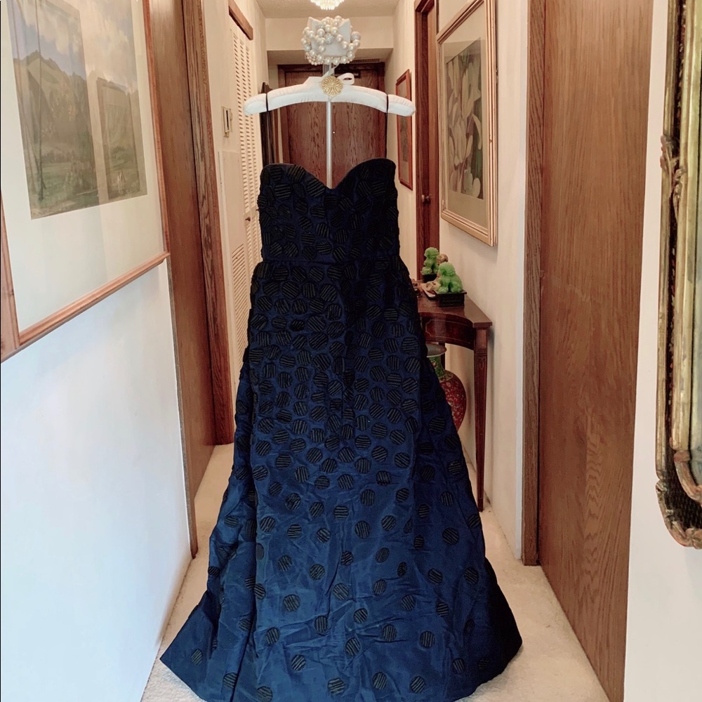 Oscar de la Renta. Couture Gown. Brand New.